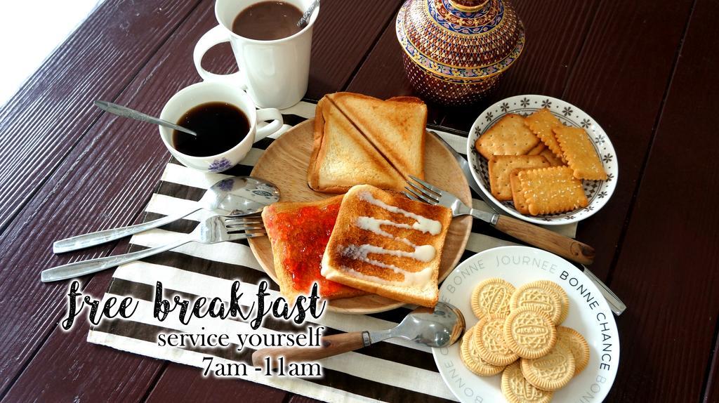 Wake Up Hostel กรุงเทพมหานคร ภายนอก รูปภาพ
