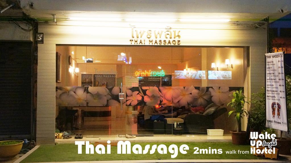 Wake Up Hostel กรุงเทพมหานคร ภายนอก รูปภาพ