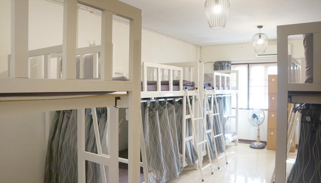 Wake Up Hostel กรุงเทพมหานคร ภายนอก รูปภาพ