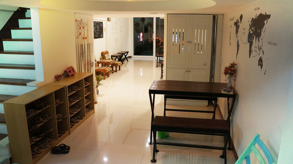 Wake Up Hostel กรุงเทพมหานคร ภายนอก รูปภาพ