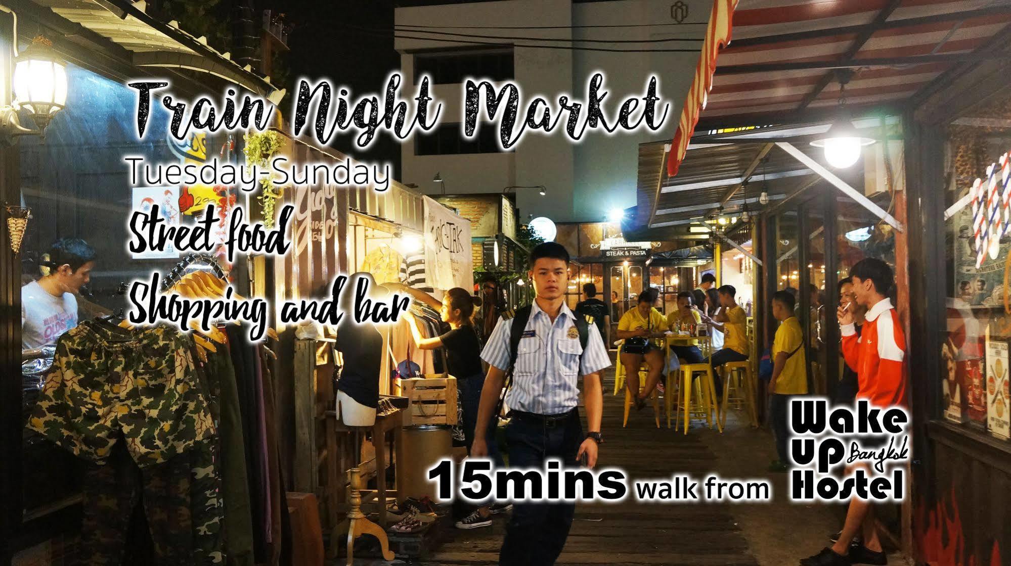 Wake Up Hostel กรุงเทพมหานคร ภายนอก รูปภาพ