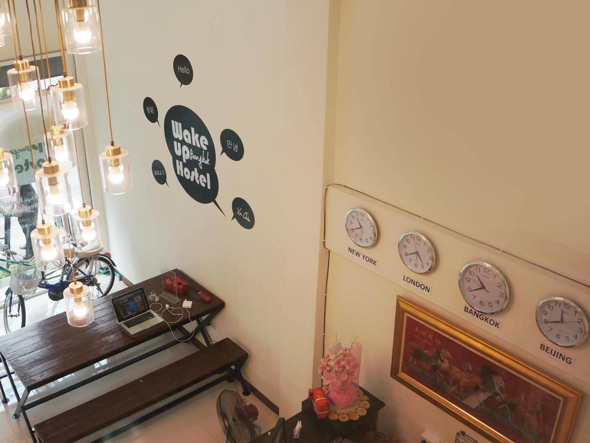 Wake Up Hostel กรุงเทพมหานคร ภายนอก รูปภาพ