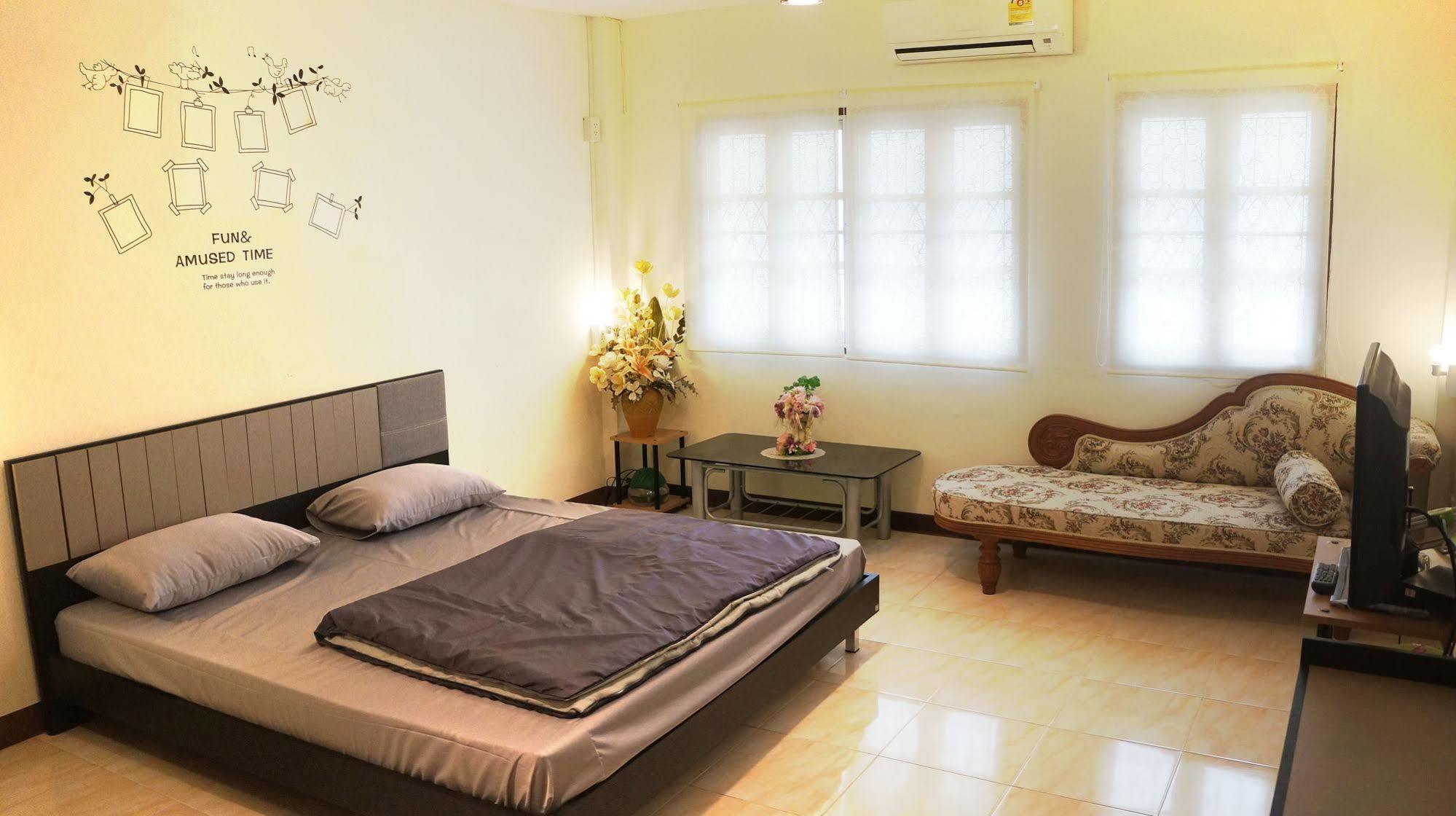 Wake Up Hostel กรุงเทพมหานคร ภายนอก รูปภาพ