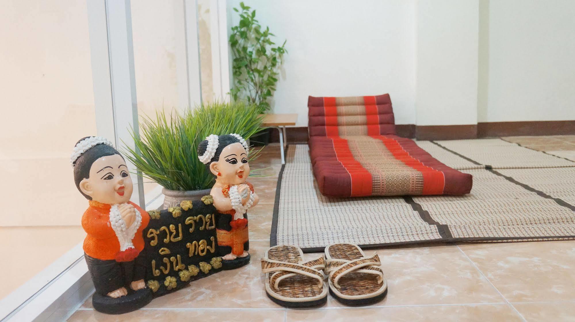 Wake Up Hostel กรุงเทพมหานคร ภายนอก รูปภาพ