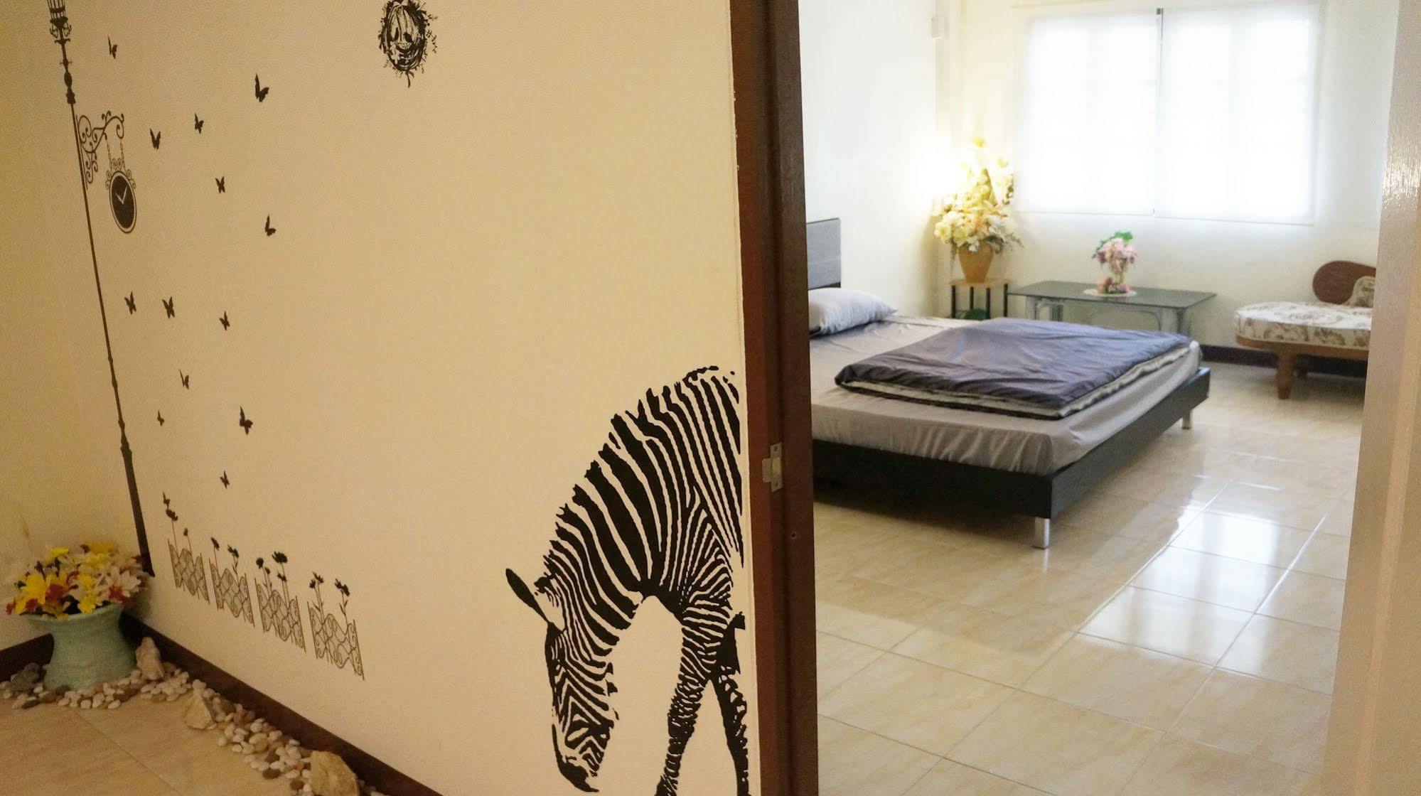 Wake Up Hostel กรุงเทพมหานคร ภายนอก รูปภาพ