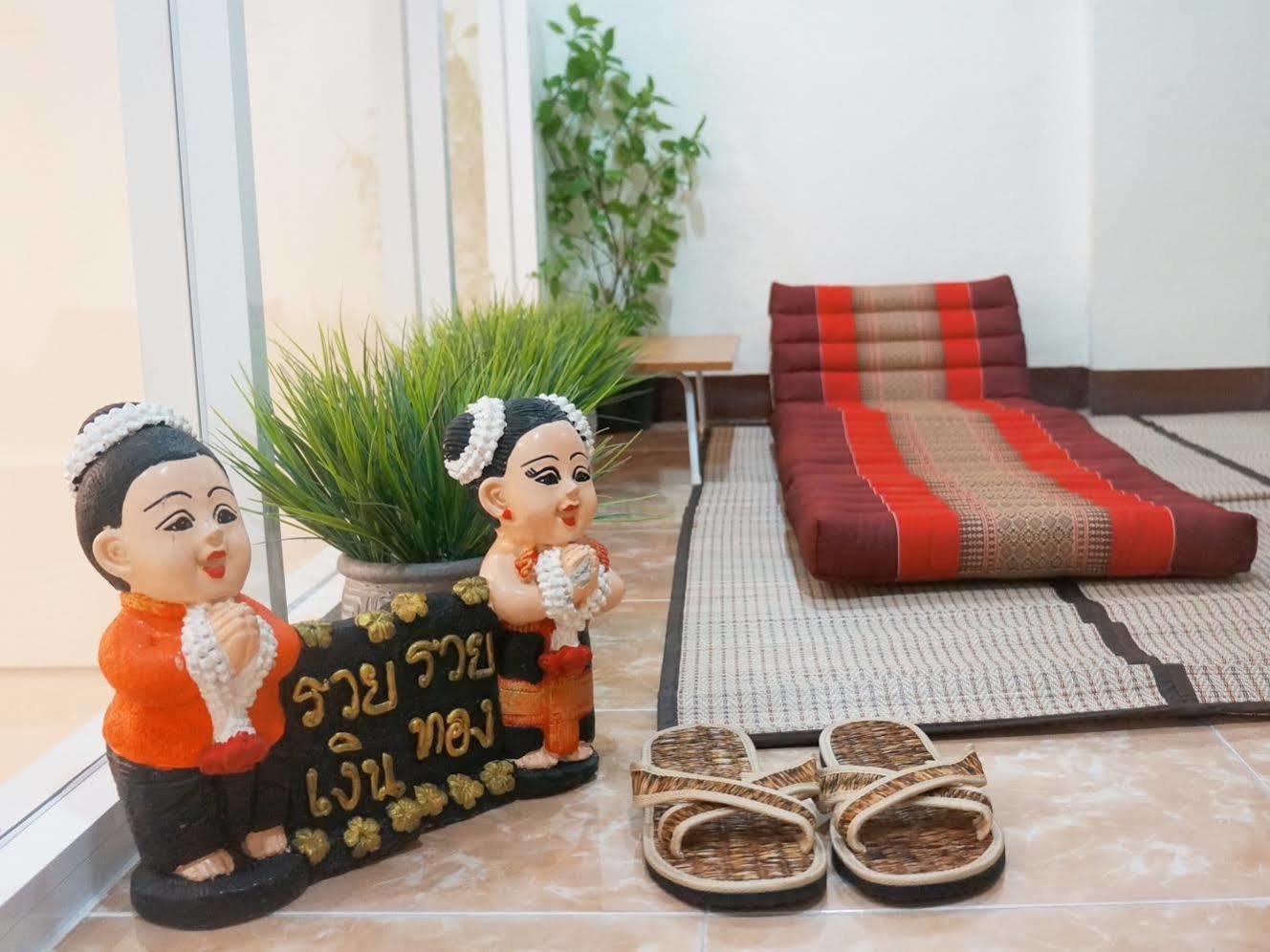 Wake Up Hostel กรุงเทพมหานคร ภายนอก รูปภาพ