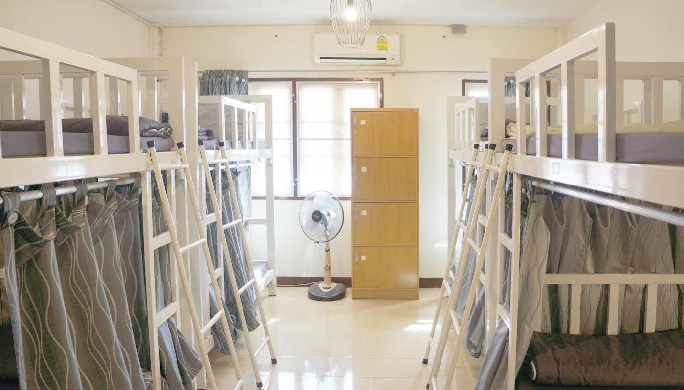 Wake Up Hostel กรุงเทพมหานคร ภายนอก รูปภาพ